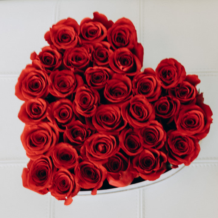 Caja de flores en forma de corazón